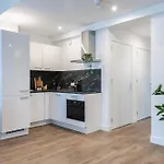 6-bed Aircon House Diaz 60m2, Many Bedrooms טילבורג