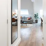 דירה 6-bed Aircon House Diaz 60m2, Many Bedrooms *