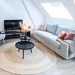 6-bed Aircon House Diaz 60m2, Many Bedrooms