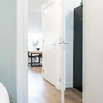 דירה 6-bed Aircon House Diaz 60m2, Many Bedrooms