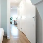 דירה 6-bed Aircon House Diaz 60m2, Many Bedrooms *