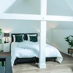 6-bed Aircon House Diaz 60m2, Many Bedrooms *
