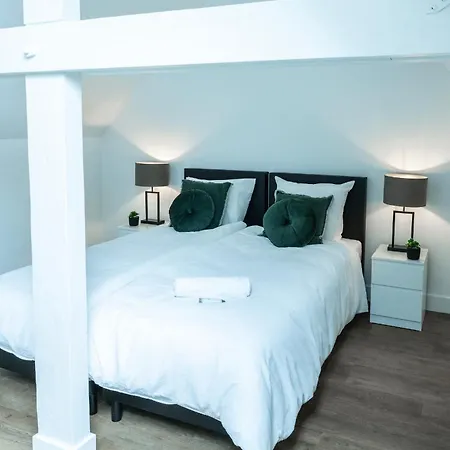 6-bed Aircon House Diaz 60m2, Many Bedrooms Apartment Tilburg