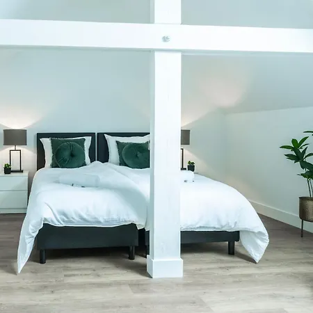 Apartment 6-bed Aircon House Diaz 60m2, Many Bedrooms