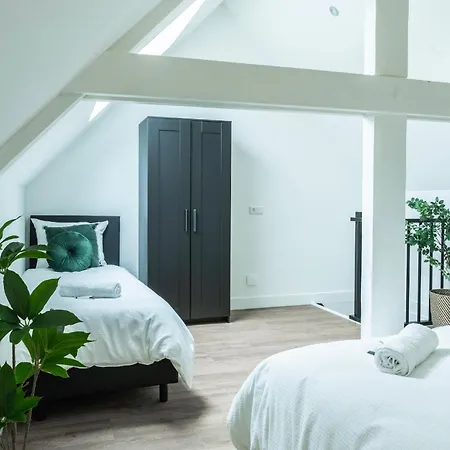 Apartament 6-bed Aircon House Diaz 60m2, Many Bedrooms Tilburg