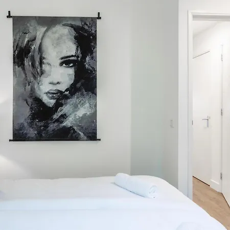 6-bed Aircon House Diaz 60m2, Many Bedrooms Tilburg