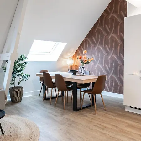 Apartament 6-bed Aircon House Diaz 60m2, Many Bedrooms Tilburg