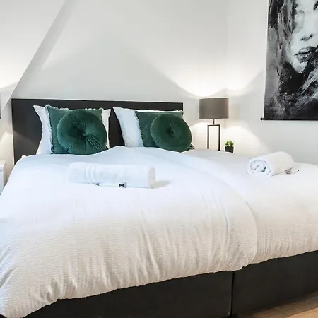 6-bed Aircon House Diaz 60m2, Many Bedrooms Tilburg