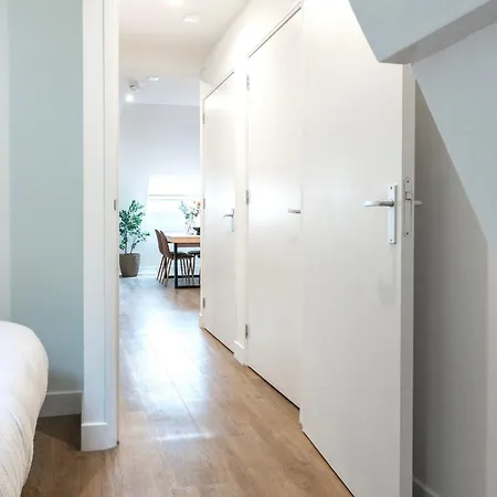 Apartment 6-bed Aircon House Diaz 60m2, Many Bedrooms *