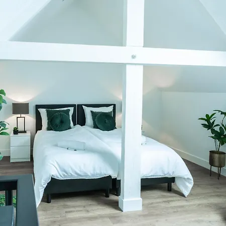 6-bed Aircon House Diaz 60m2, Many Bedrooms *