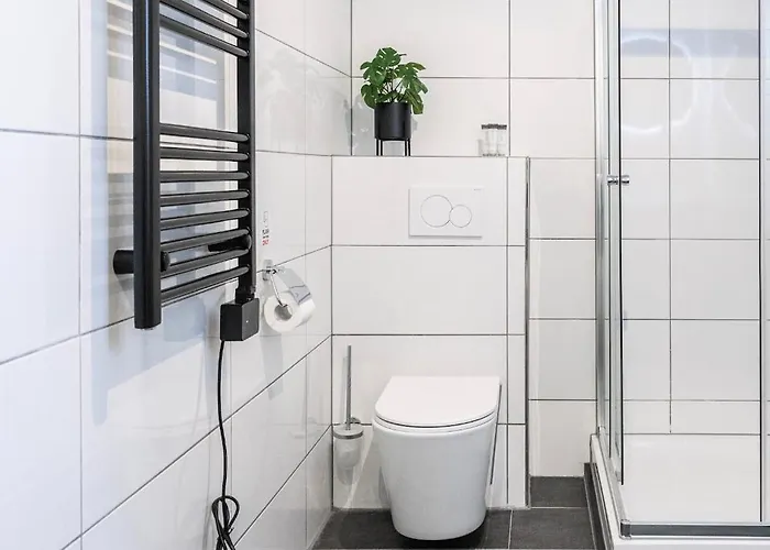 6-bed Aircon House Diaz 60m2, Many Bedrooms *