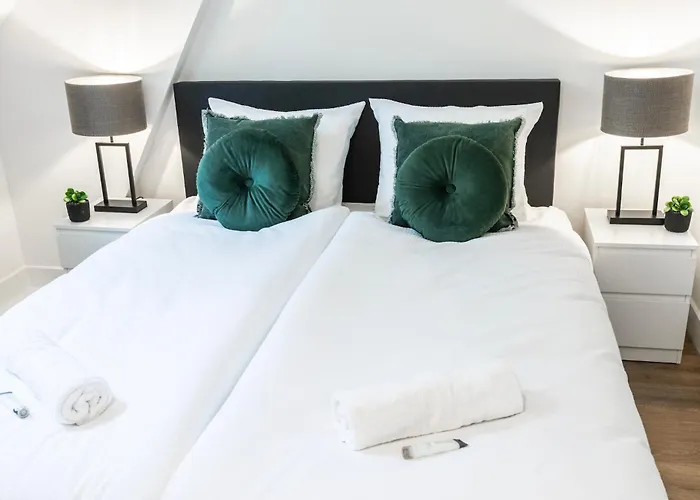 6-bed Aircon House Diaz 60m2, Many Bedrooms