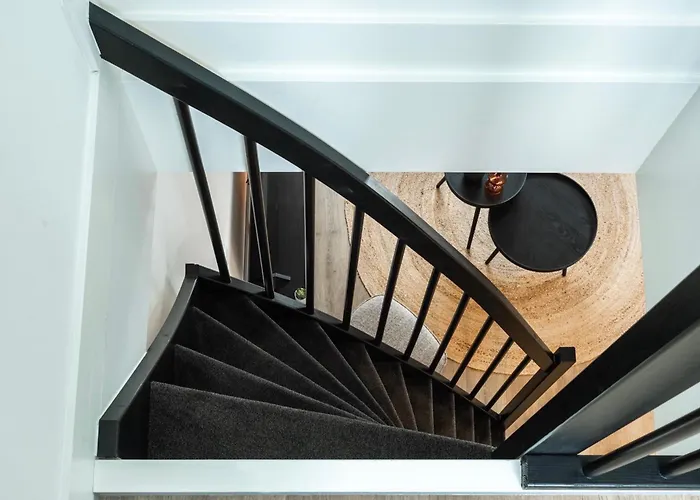 6-bed Aircon House Diaz 60m2, Many Bedrooms *