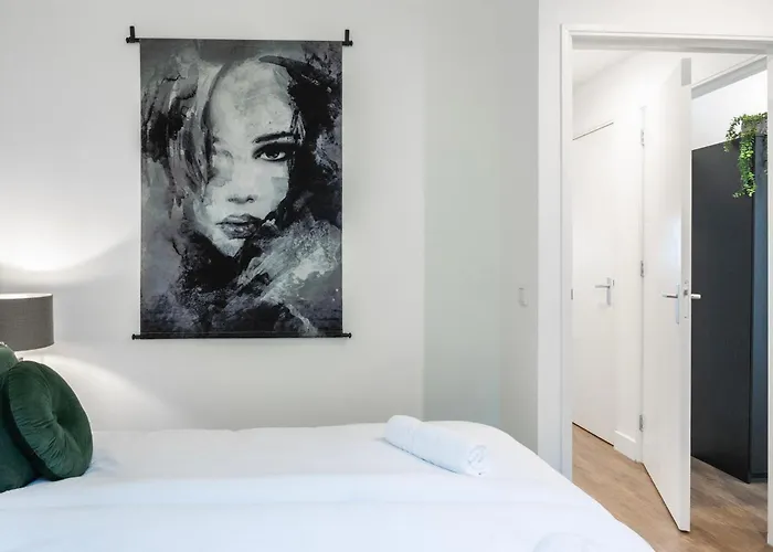 6-bed Aircon House Diaz 60m2, Many Bedrooms Tilburg