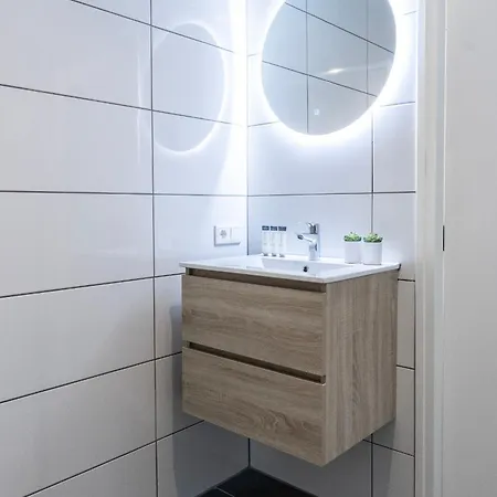 公寓 6-bed Aircon House Diaz 60m2, Many Bedrooms *