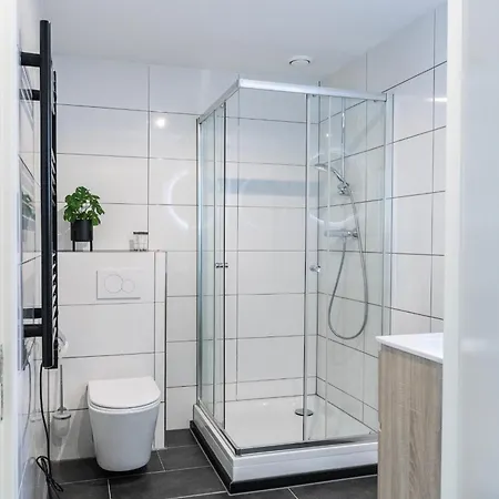 公寓 6-bed Aircon House Diaz 60m2, Many Bedrooms