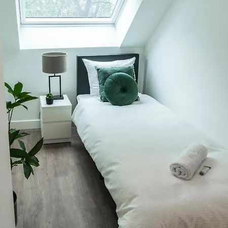 6-bed Aircon House Diaz 60m2, Many Bedrooms 公寓 *