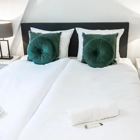 6-bed Aircon House Diaz 60m2, Many Bedrooms