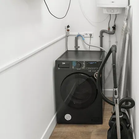 公寓 6-bed Aircon House Diaz 60m2, Many Bedrooms