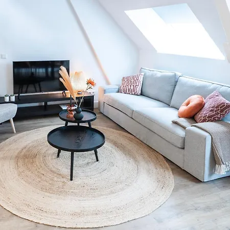 6-bed Aircon House Diaz 60m2, Many Bedrooms