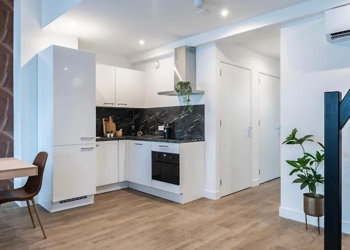 6-bed Aircon House Diaz 60m2, Many Bedrooms Tilburg