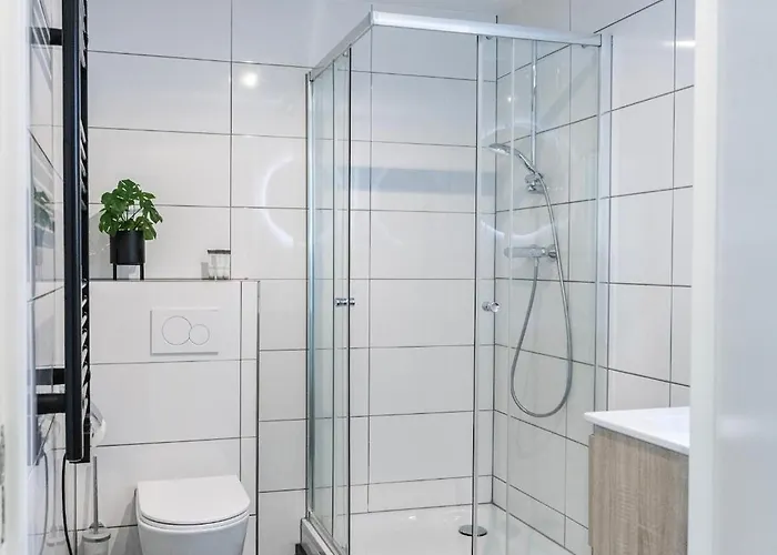 Apartment 6-bed Aircon House Diaz 60m2, Many Bedrooms