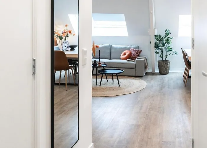 Apartment 6-bed Aircon House Diaz 60m2, Many Bedrooms *