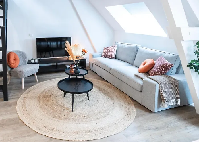 6-bed Aircon House Diaz 60m2, Many Bedrooms